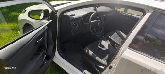 Toyota Auris Hybrid - 7