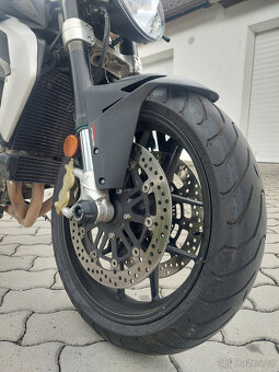 MV Agusta Brutale 675 - 7