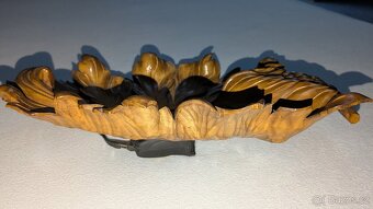 Vyřezávaná skříňka, vyřezávané poličky, podstavce na květiny - 7