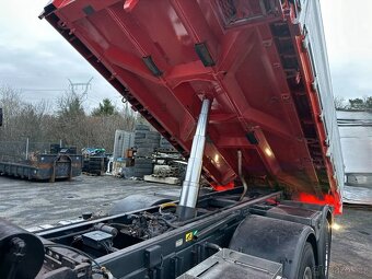 Volvo FMX 410 6x2 sklápěč s hydraulickou rukou - 7