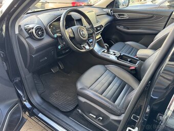 MG EHS PHEV Luxury 1.5 190kW AUT. 60tkm Virtual - Zálohováno - 7