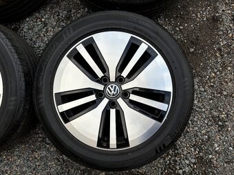 Alu orig letni sada Volkswagen 5x112 7J ET40 215/55 R17 - 7