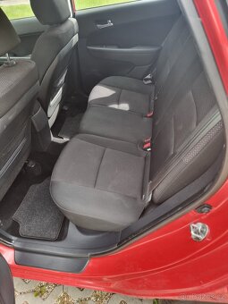 HYUNDAI i30 1.4 i BENZÍN 79.800 km - 7