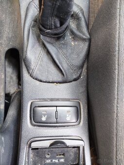 Kia SPORTAGE 4x42.0 benzín 104kw 2009 - náhradní díly z vozu - 7