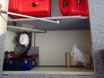 Hliníkový člun s motorem - 7