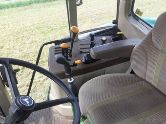 Prodám kolový traktor John Deere 6520 - 7