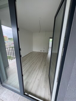 Pronájem bytu 1kk s balkonem - 7