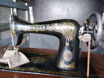 Starý šlapací šicí stroj Singer - 7