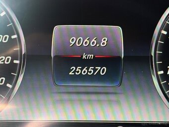 Prodám  Mercedes - Benz S500 4MATIC - 7