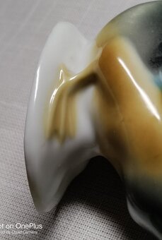 Porcelánová kolorovaná soška kačeny značky Goebel / Germany - 7