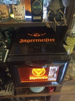 JAGERMEISTER CHLAĎÁK NA LAHVE I SKLENIČKY - 7