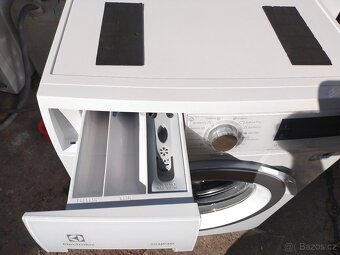Prodám plně funkční dig.pračku zn. Electrolux--8kg--DOVEZU- - 7