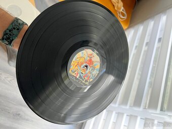 Queen A day at the races LP - 7