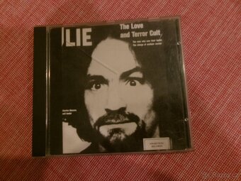 Charles Manson: CD Lie + sbírka knih. - 7