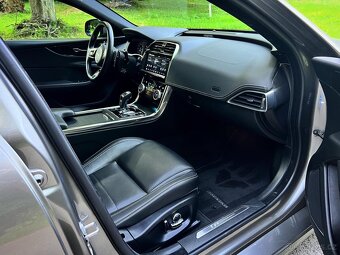 Jaguar XE 2.0D I4 R-Dynamic HSE AT - 7