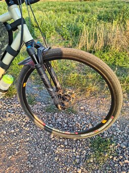 Expediční Gravel s FOX vidlicí - 7