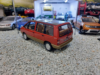 model auta Renault Espace 2000 TSE 1984 Otto mobile 1:18 - 7