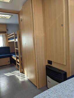 Karavan Dethleffs pro 5-6 osob, palanda, předstan - 7
