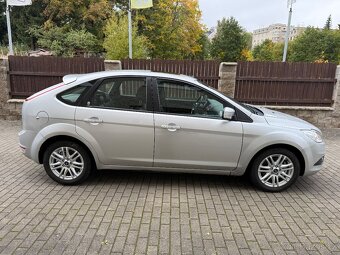 FORD FOCUS II 2,0i 107kW GHIA KŮŽE,STK,HATCHBACK - 7