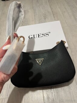 Guess černá kabelka - 7