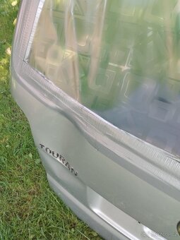 VW Touran 2005 ( zadní dveře ) - 7