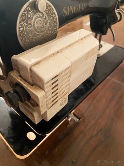 Skříňový šicí stroj - 7