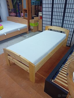 Prodám krásnou postel z masivu 90 x 200 cm - 7