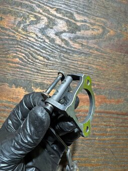 mechanismus výfukového ventilu zdvihátko válce suzuki rm 125 - 7