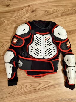 Dětská helma + chránič - 7