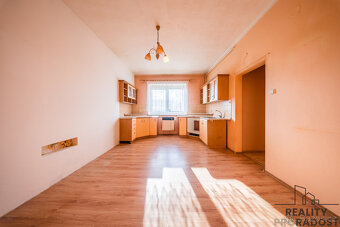 Prostorný byt 2 + kk v Bzenci - 7