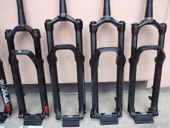 Nové vidlice Fox, Rock Shox, SR Suntour - 7