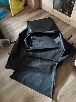 Prodám pelíšek ,misky ,hračky atd a ohrádku do auta - 7