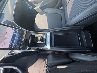 Prodám Mercedes-Benz C300 (2022 - 7