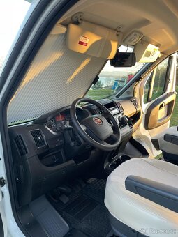 Obytný vůz polointegrál Roller Team Zefiro 7 míst 2.3 ducato - 7