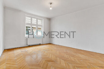 Prodej prostorného bytu 3+1 k rekonstrukci (124m2) v centru  - 7