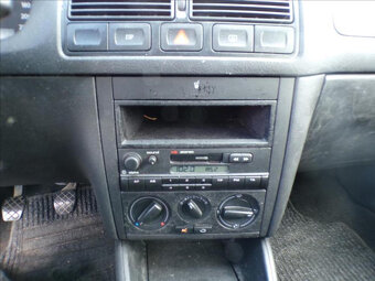 Volkswagen Golf 1,4 i KLIMATIZACE - 7