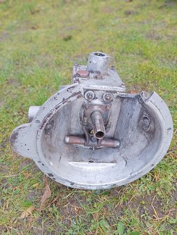 Náprava škoda 422 a převodovka Praga - 7