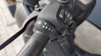 YAMAHA X-MAX 300 - 7