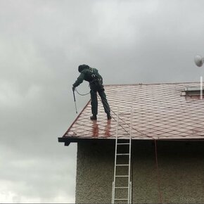 Nabízíme mytí střech a fasád a zámkové dlažby. - 7