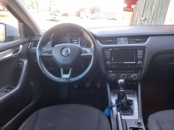 Škoda Octavia Com 2.0 TDi Scout - 7