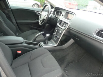 Volvo V 40 2.0 D2 ECO KINETIC vozidlo po prvním majiteli - - 7