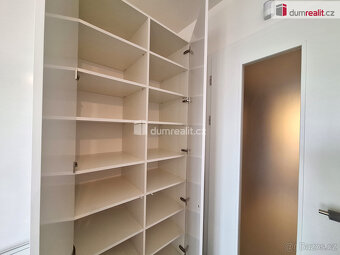 pronájem 1kk 32m2 balkon 5m2 P4 Háje Výstavní garážové stání - 7