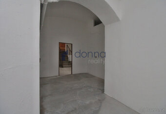 Obchodní prostor, 105m2, -1. podlaží, samostatný vchod, ul. - 7
