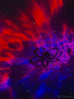 Projektor astronauta s hvězdnou oblohou LED svícením na zeď - 7