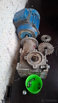 Elektromotor s převodovkou - 7
