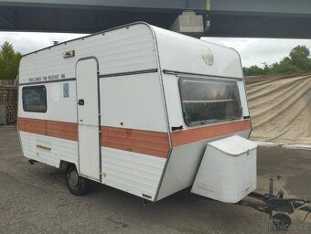 Karavan Knaus 400 na pevné stání - 7