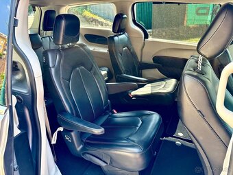 Pronájem auta CHRYSLER Pacifica 2020 - 7