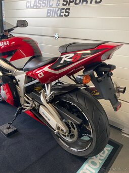 YAMAHA YZF R6 - 7