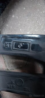 Prodám sadu Dezent TR black+letní pneu - 7