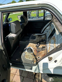 BMW 324d E30 plastak PRODEJ NÁHRÁDNÍ DÍLY - 7
